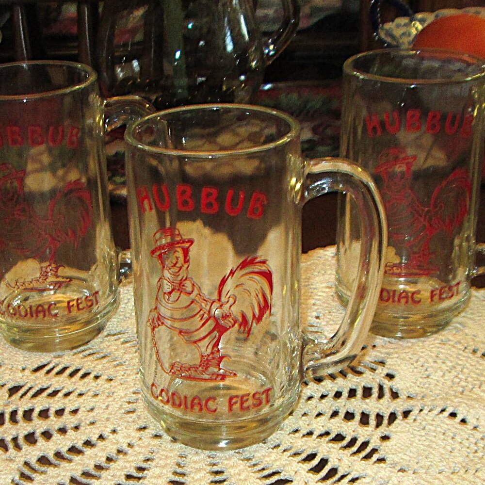 Vtg Retro Glass beer Mug set (3) of Hubbub Codiac Fest Half Rooster/Half man wi